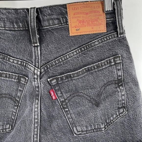 Levi’s premium high-rise cutoff jean shorts black sz 23 summer vacation - Picture 10 of 11